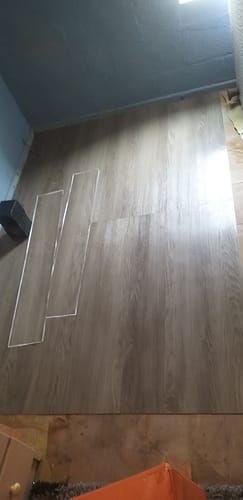 Shireen D. review of Self-Adhesive Pvc Floor 36 Laminates 5m² - FD821 image 1 out of 1