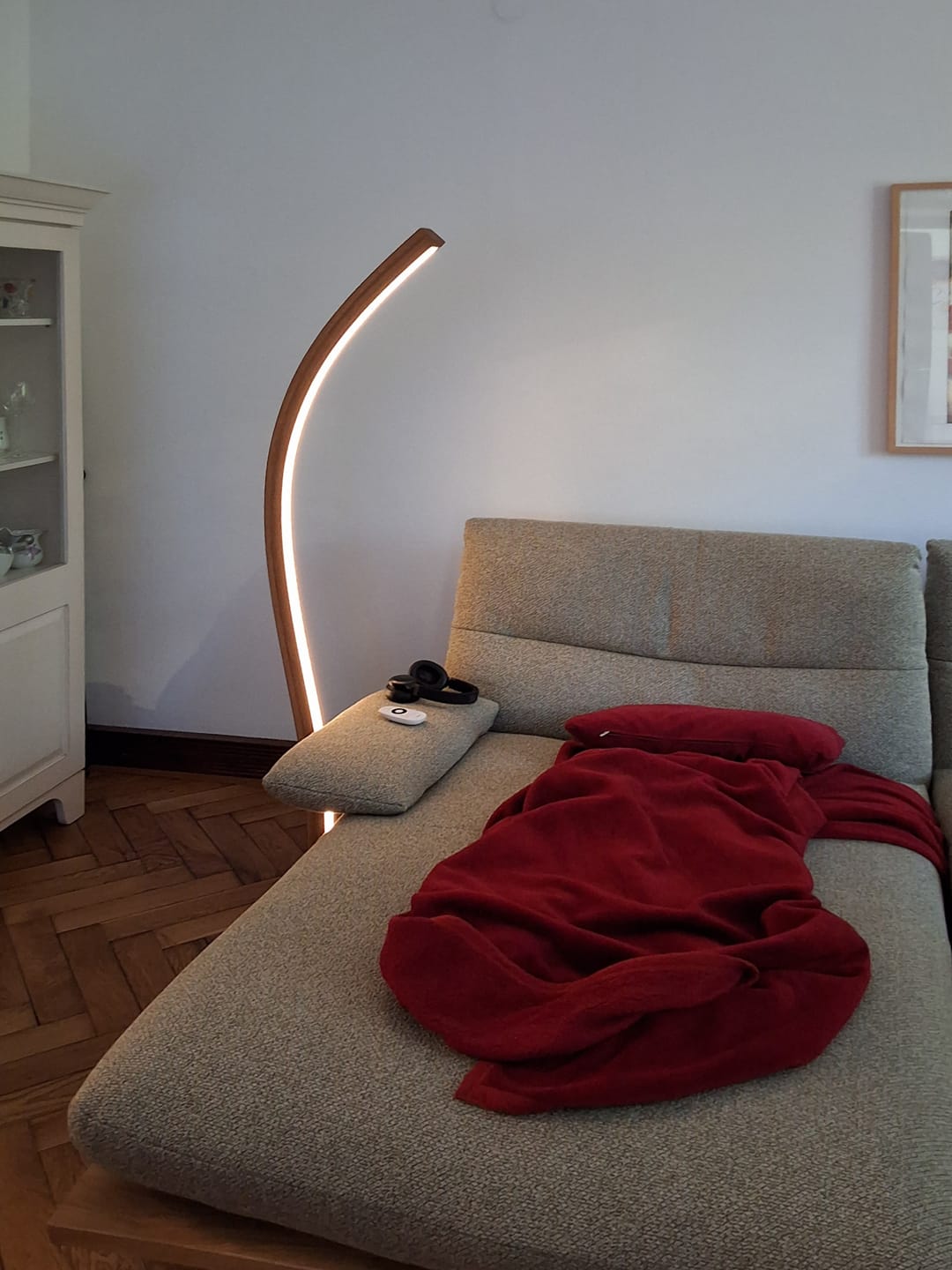 Customer photo review of Designer Stehlampe aus Eichenholz, LED-Leuchte doppelt geschwungen - Fulgor