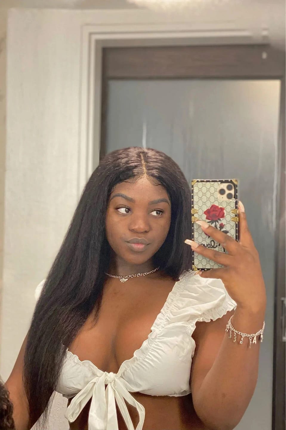 Customer photo review of MORE FACE Pre-bleached Kinky Straight Wear Go Glueless Wig 7x5 Pre-cut HD Lace Pre-plucked
