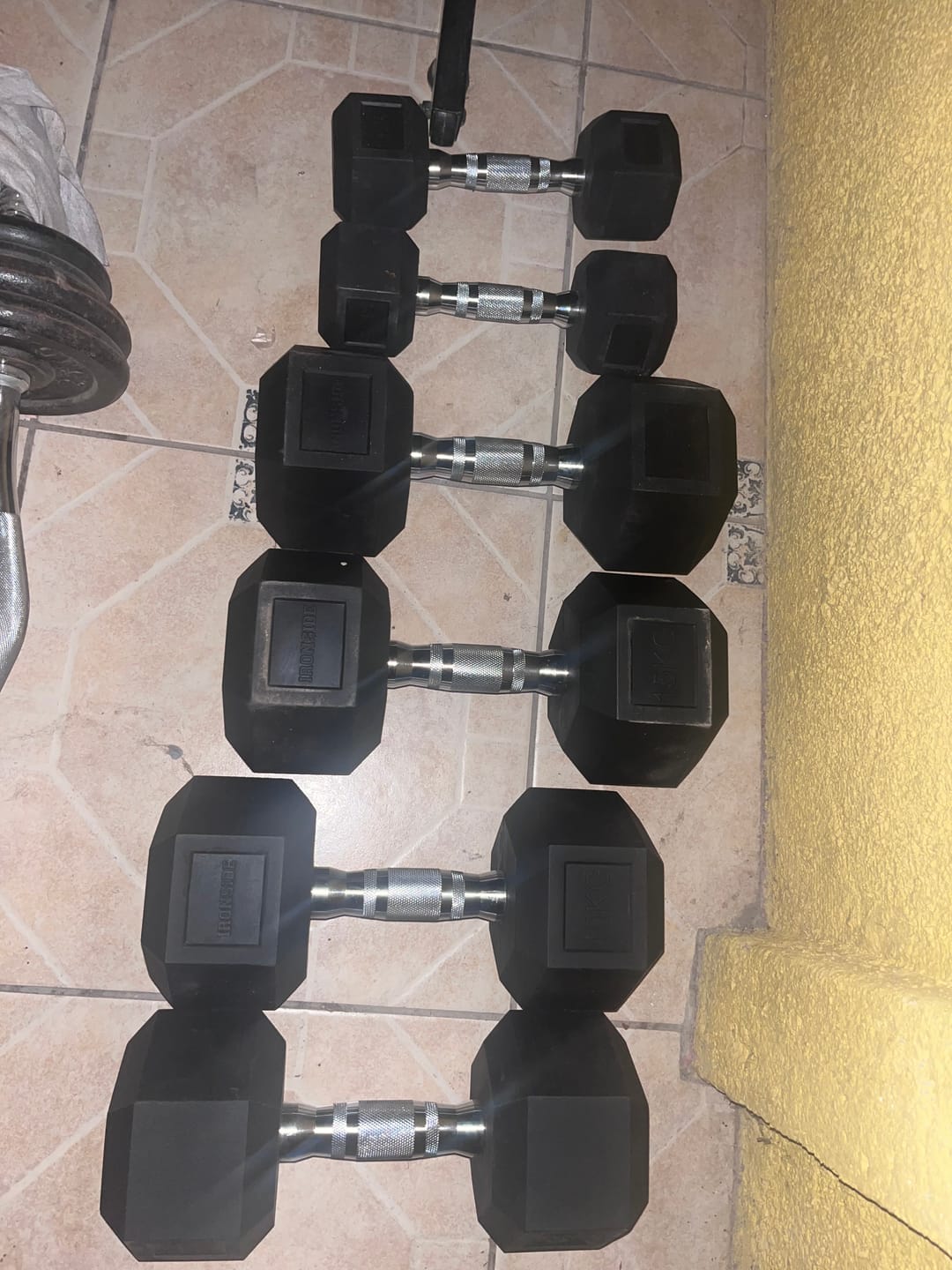 Customer photo review of Par de Mancuernas Hexagonales 2.5 a 17.5 KG IRONSIDE