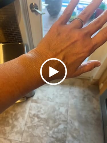 Customer video review of Besque™ Magic Body Oil - 100ml