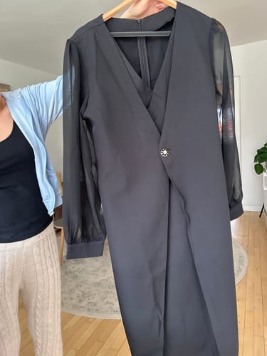 Customer photo review of Kleid mit V-Ausschnitt und Laternenärmeln, schmal