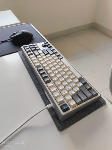 Customer photo review of KEEBMAT™ Premium Felt Edition (incl. Free Coaster!)