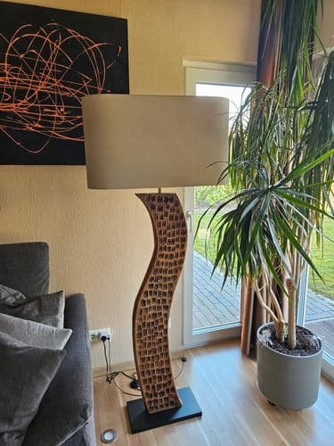 Customer photo review of Handmade Stehlampe DELATIA 170cm Leinenschirm