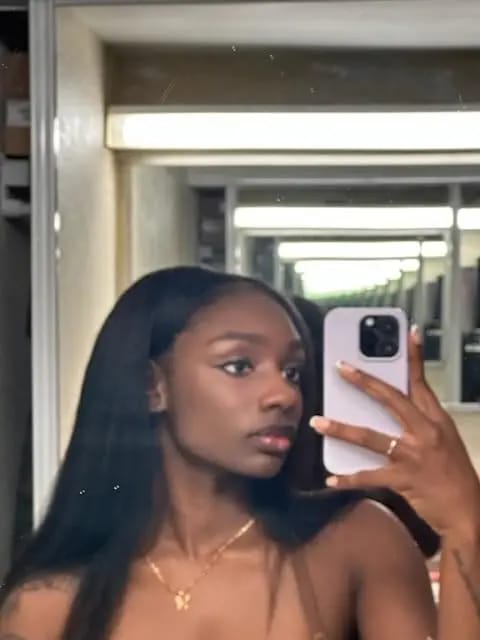 Customer photo review of MORE FACE Pre-bleached Kinky Straight Wear Go Glueless Wig 7x5 Pre-cut HD Lace Pre-plucked