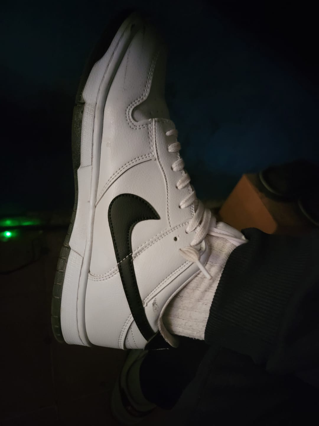 Customer photo review of Tenis Dunk Blanco Negro