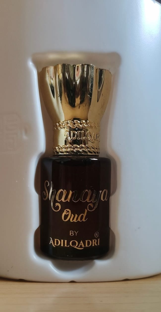 Customer photo review of Shanaya Oud Luxury Attar Perfume