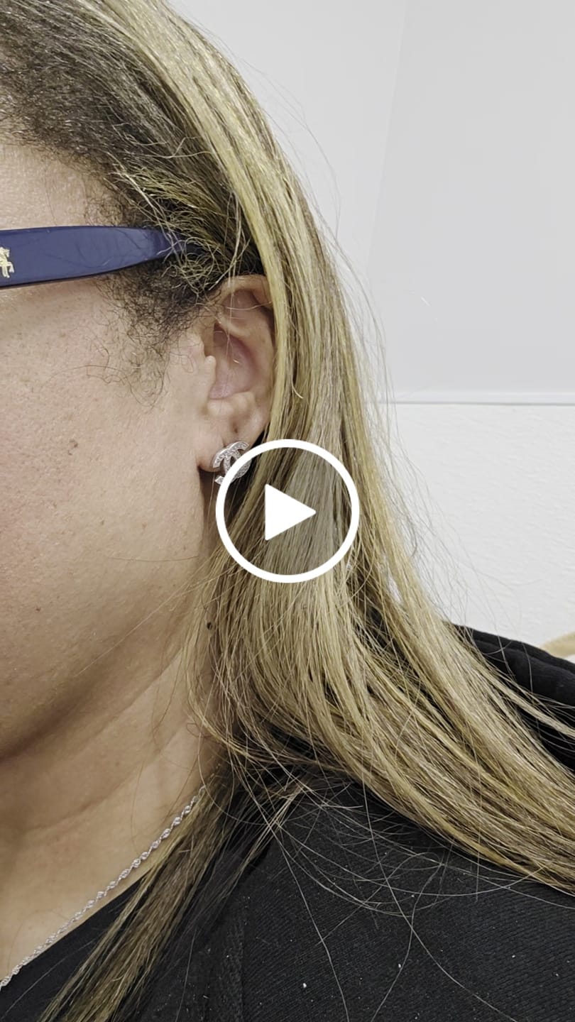 Customer video review of Crystal CC Earrings Gold-Plated 925 Silver Classic Studs