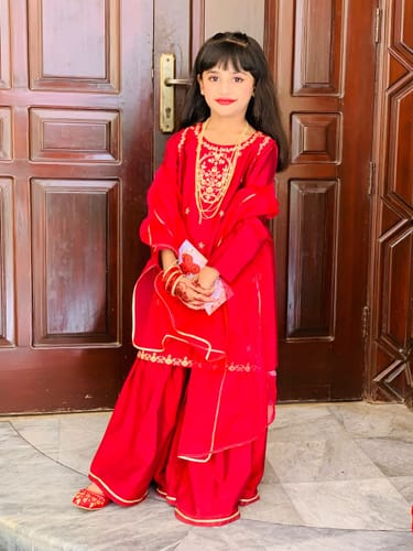 Customer photo review of Oh My Blush Pallete