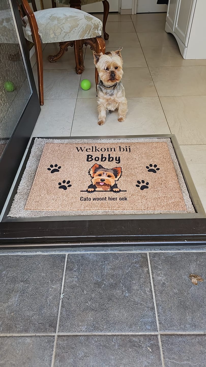 Customer photo review of Welkom bij - Gepersonaliseerde huisdier deurmat