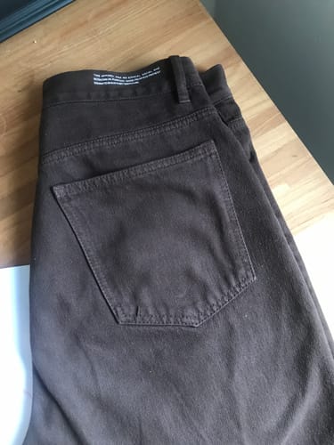 Cecilia D. review of Calça Jeans Reta Araçá Marrom Escuro image 1 out of 2