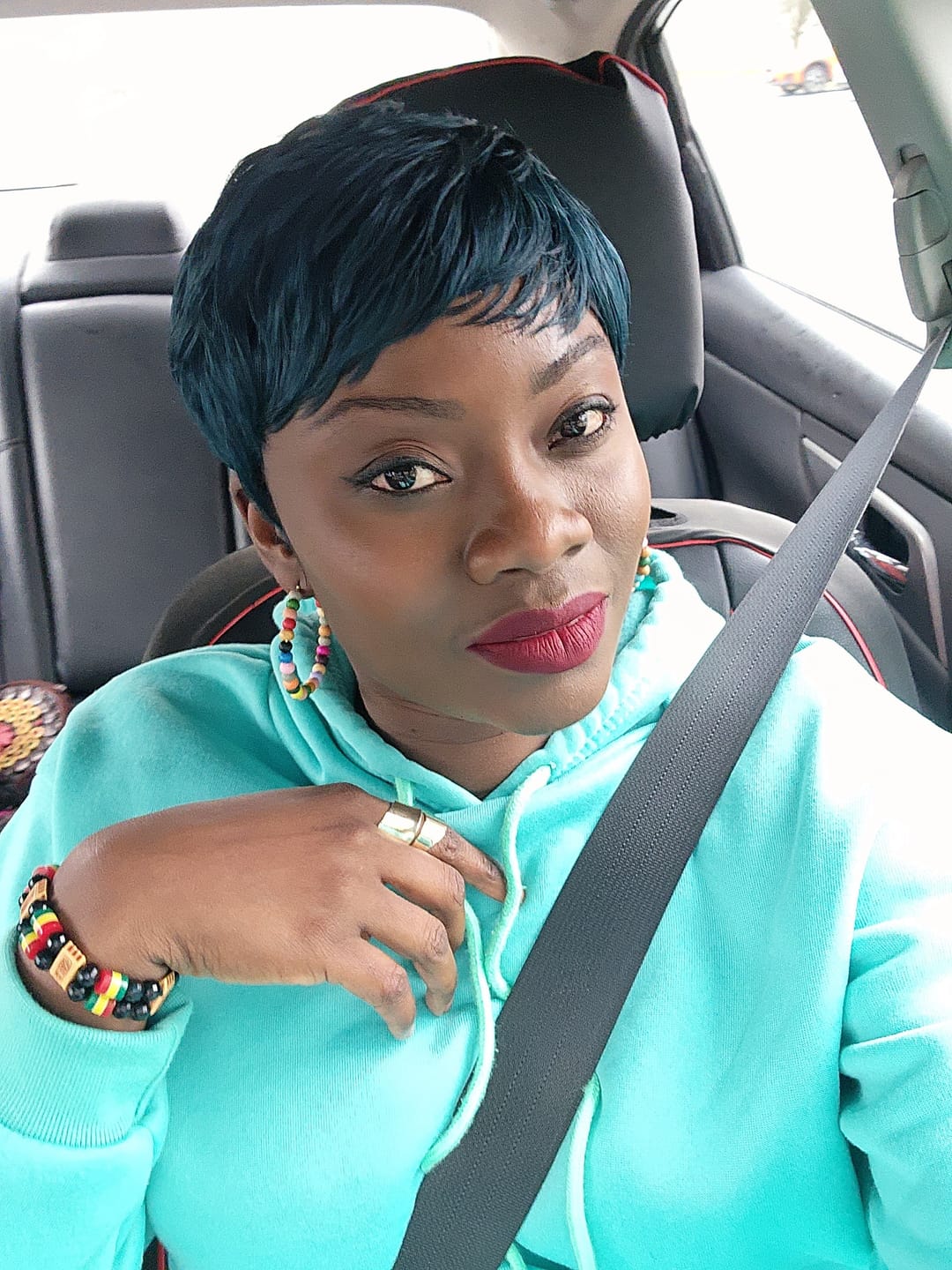 Customer photo review of Outre Wigpop Full Wig - LACEY
