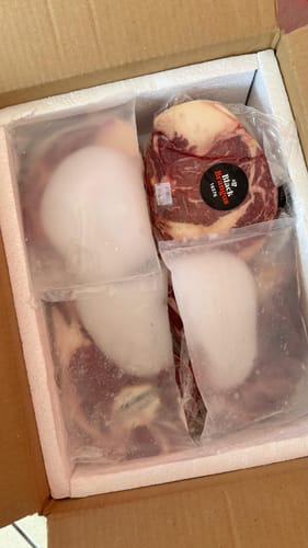 Reseña con foto de un cliente sobre Rib Eye Tomahawk Steaks