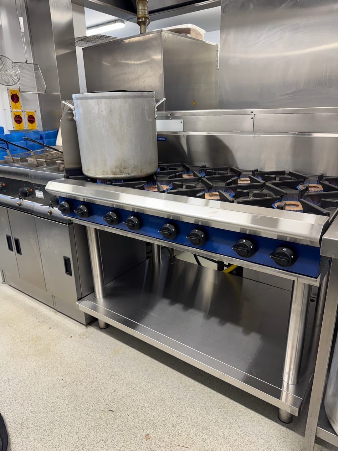 Customer photo review of Blue Seal Evolution 8 Burner Cooktop G518D-LS 1200mm