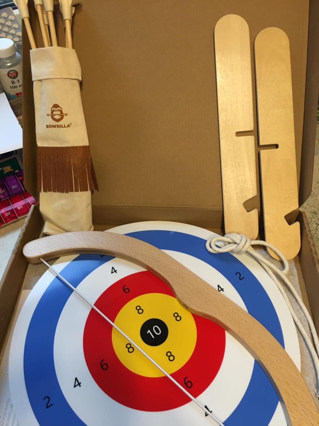 Customer photo review of Kinderbogen - Holzspielzeug, mit Saugnapfpfeilen, Köcher & Zielscheibe