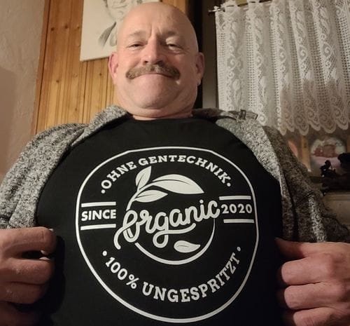 Customer photo review of PREMIUM SHIRT BUBEN • BADGE ORGANIC / 100% UNGESPRITZT - DUNKEL