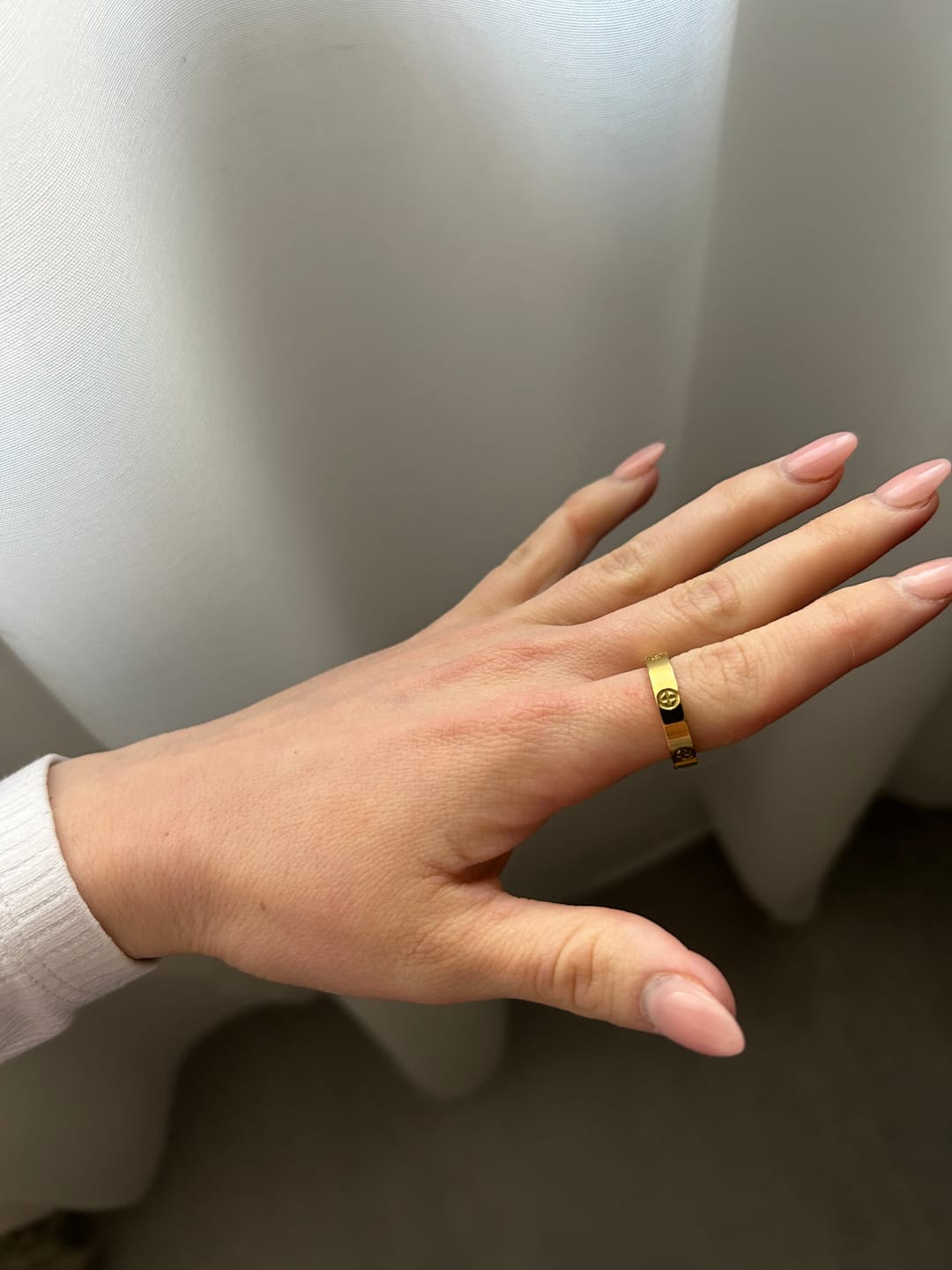 Customer photo review of Crossed Arianna Ring | 18K vergoldet
