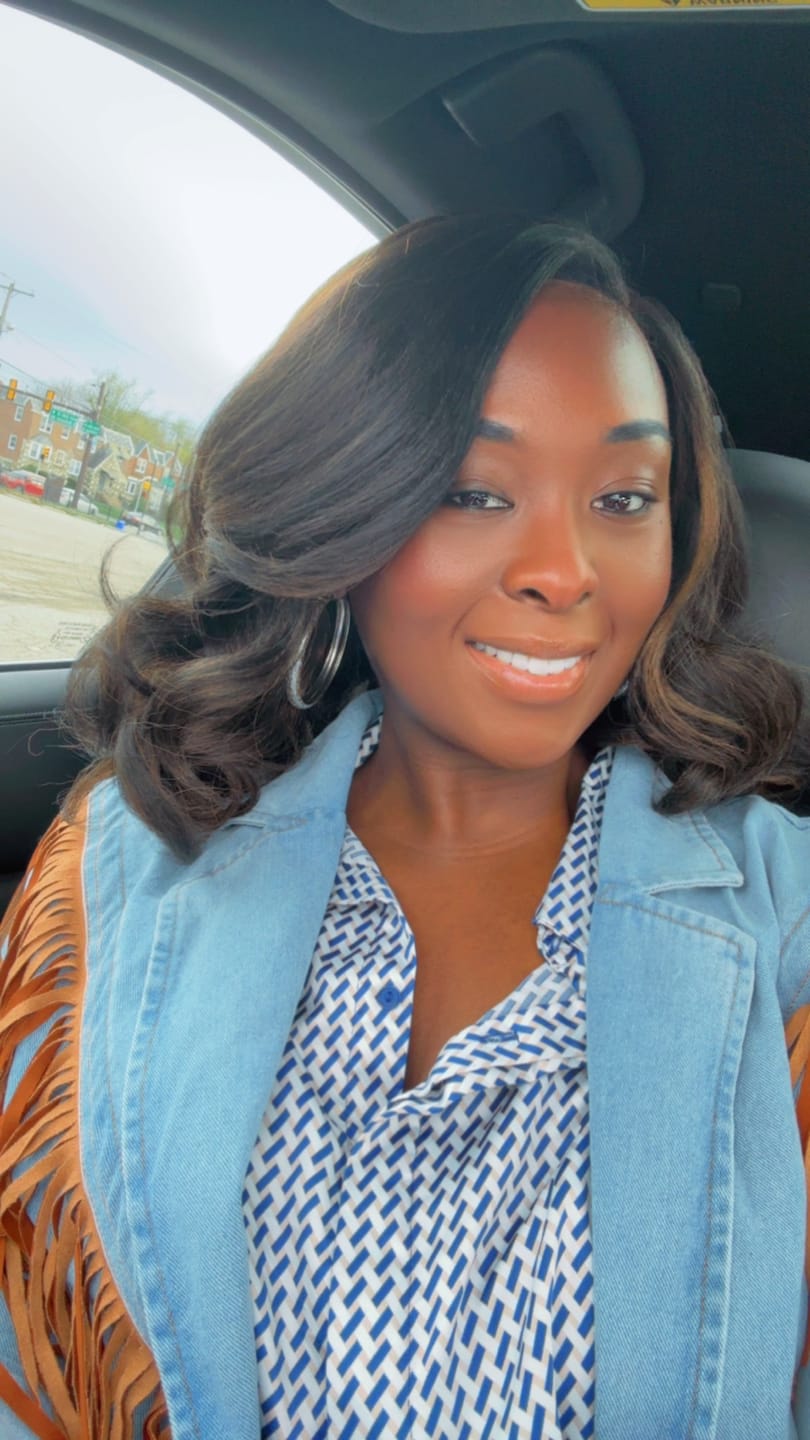Customer photo review of Sensationnel Dashly Salt & Pepper 4" Deep Part HD Lace Front Wig - SP LACE UNIT 2