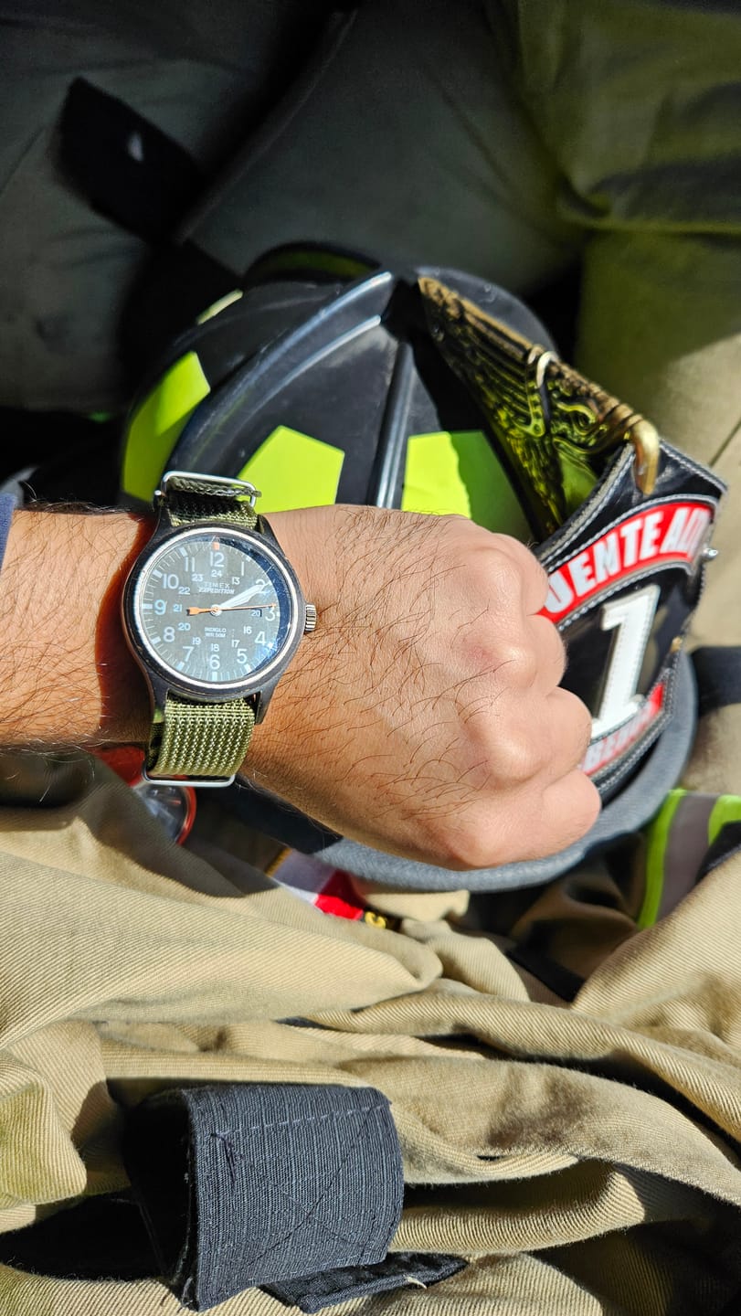 Customer photo review of Correa Nato Dando La Hora Verde