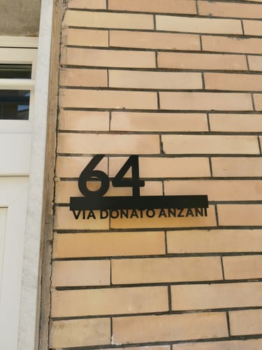 Customer photo review of Numero civico e testo sagomato modello Line 02 Alluminio