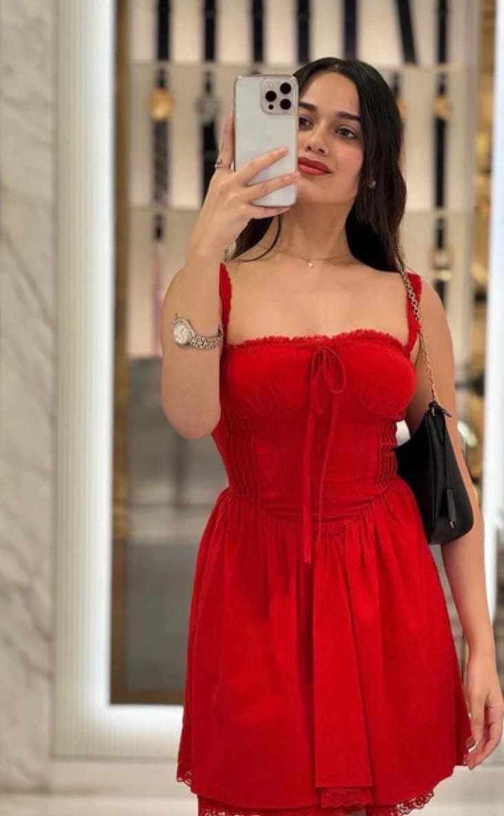 Customer photo review of Luna