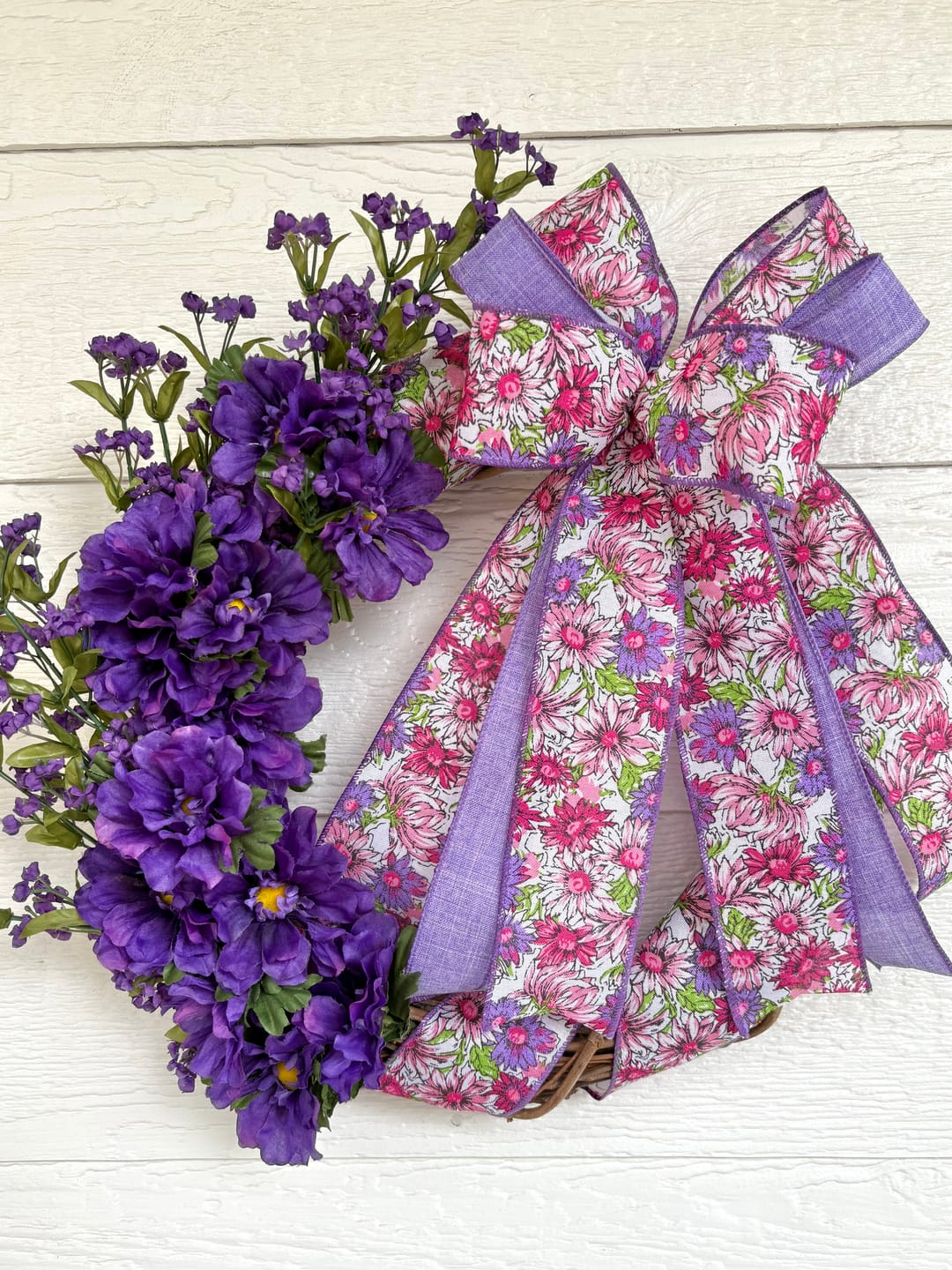 Customer photo review of 14" Round Grapevine Wreath - DECOE-034