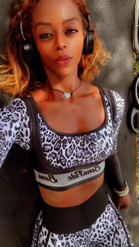 Customer photo review of Workout Top Aerobica Rash Snow Leo