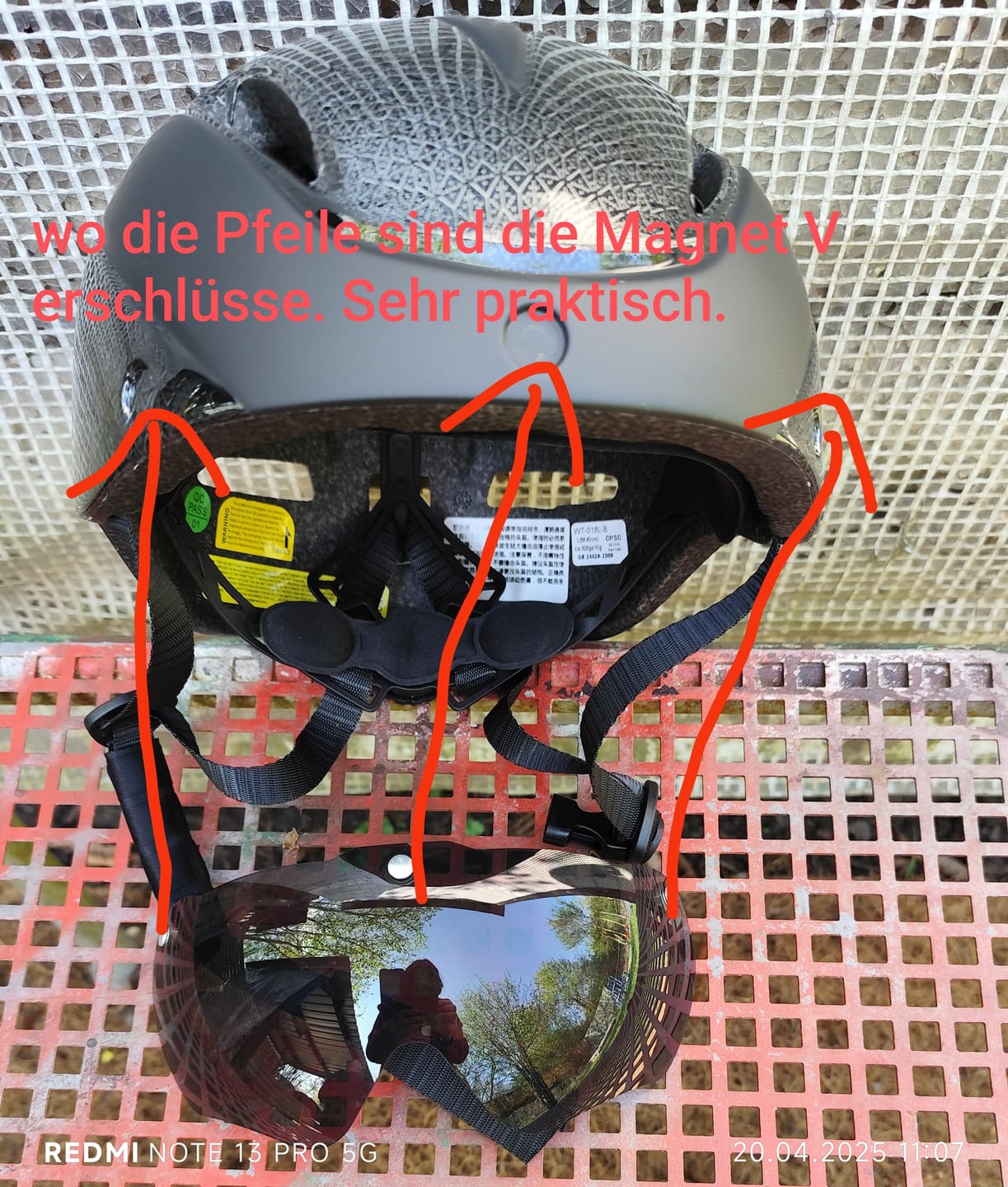 Customer photo review of Vakole Integrally Molded Bicycle Helmet with Magnetic Goggles