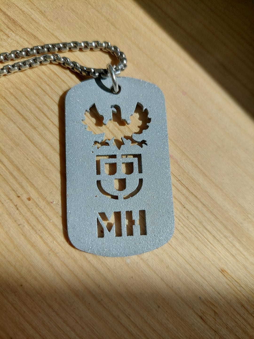 Customer photo review of Maler inkl. Adler - Personalisierbare Laser-Halskette für Männer