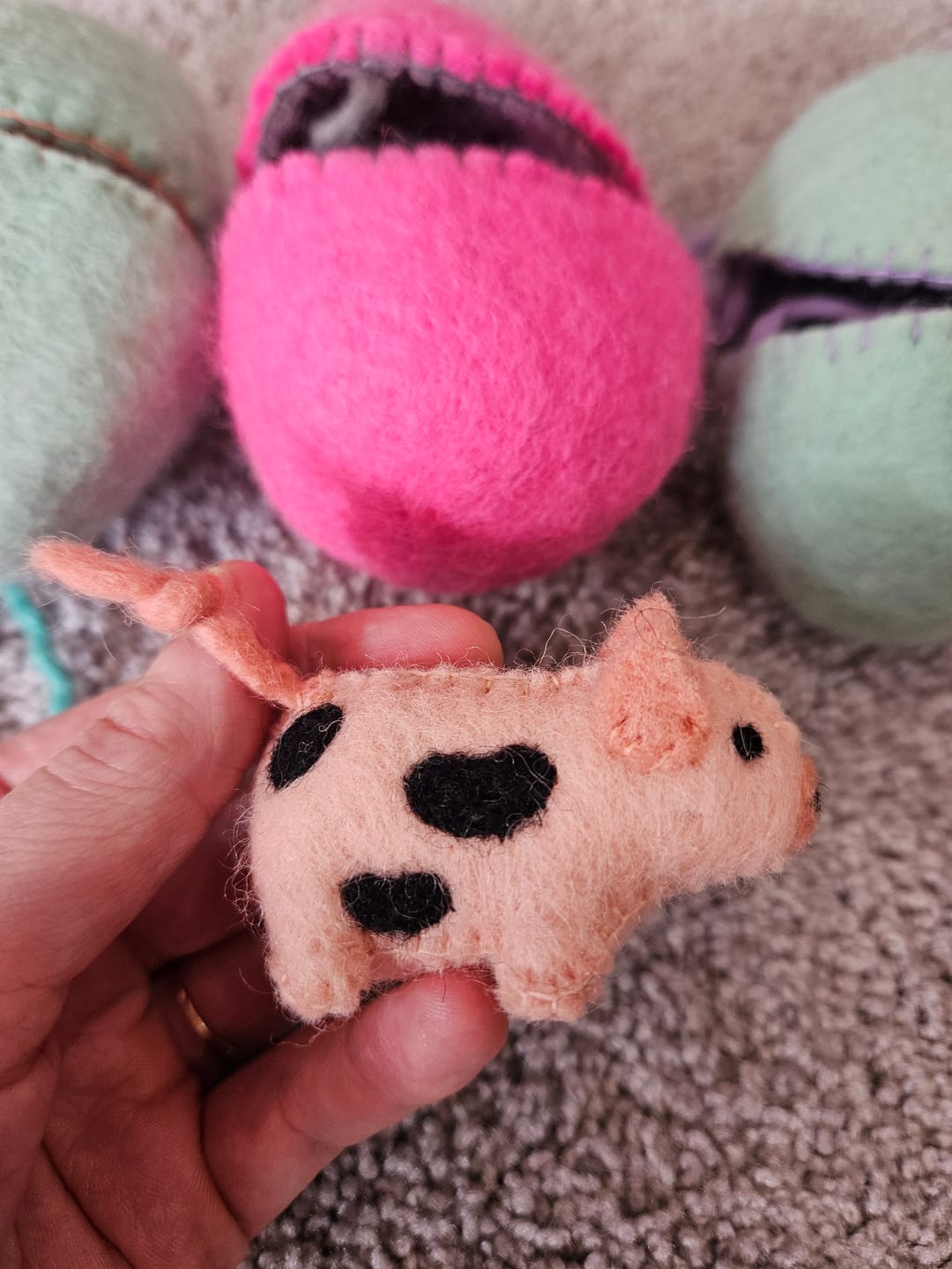 Customer photo review of Felt Surprise Egg with Spotted Piglet Inside