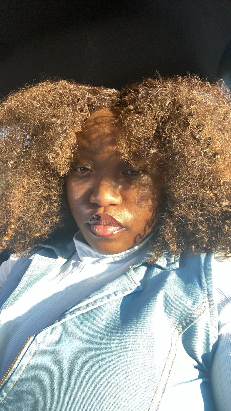 Customer photo review of Sensationnel Curls Kinks Textured Lace Kinky Edges Glueless Y-Part HD Lace Front Wig - KINKY ZIGZAG CURLS 14"