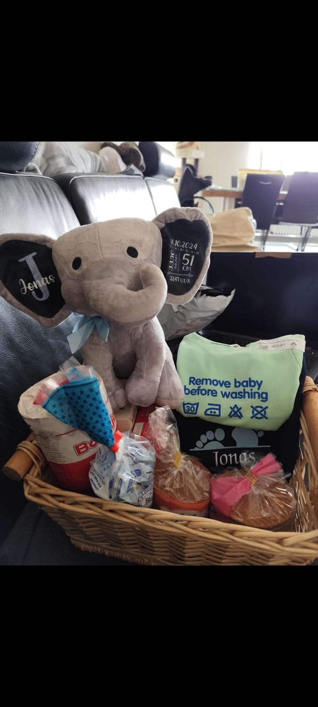 Customer photo review of Voor de geboorte - Knuffelolifant personaliseerbaar 
 met geboortedatum en naam voor pasgeborenen