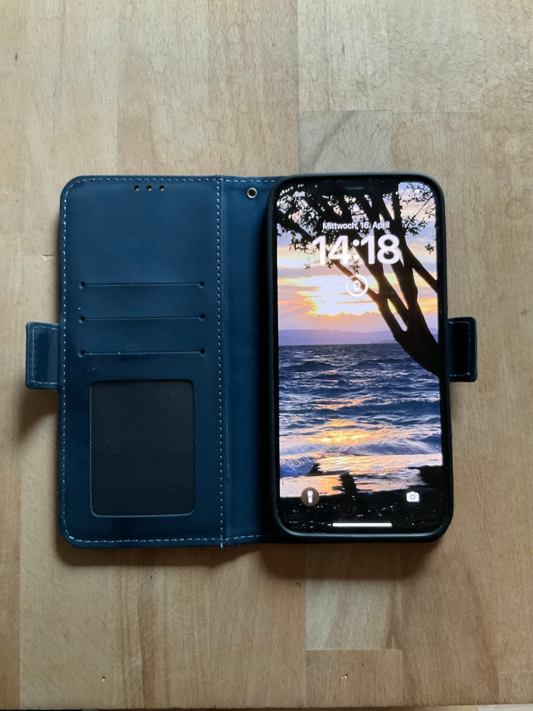 Customer photo review of iPhone 12 Pro Max - Etui mit vielen Kartenfächer