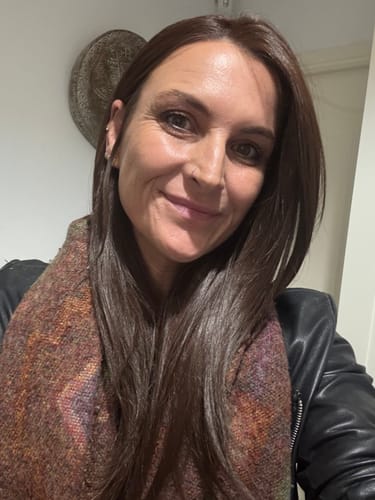 Customer photo review of [PRE-ORDER] Nichole's Selection - 22 Inches Brown Pre-Cut Snowflake Lace Frontlace Glueless Wig KEL BROWN【PERMATEASE】