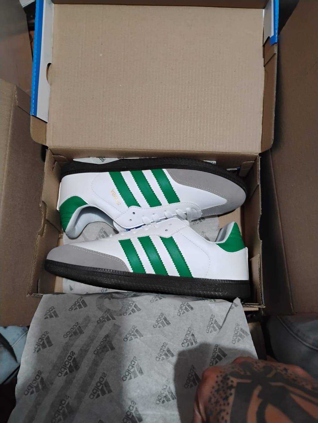 Customer photo review of Tenis Samba Blanco Verde