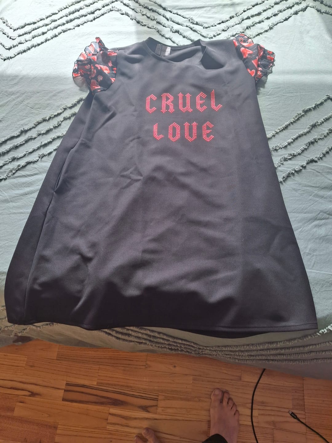 Customer photo review of Robe Manches Tulipe "Cruel Love" : Féminité audacieuse et confort décontracté