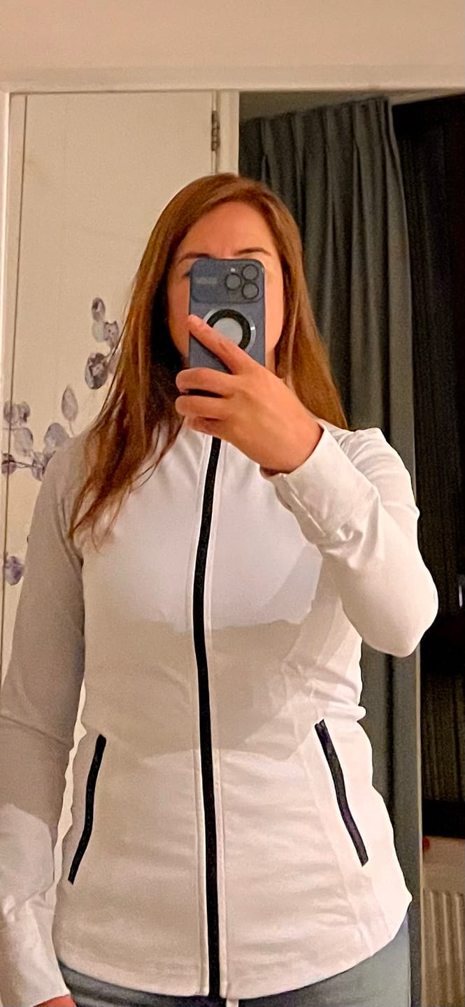 Customer photo review of Chaqueta Flexible Fit - Blanco/negro Pure