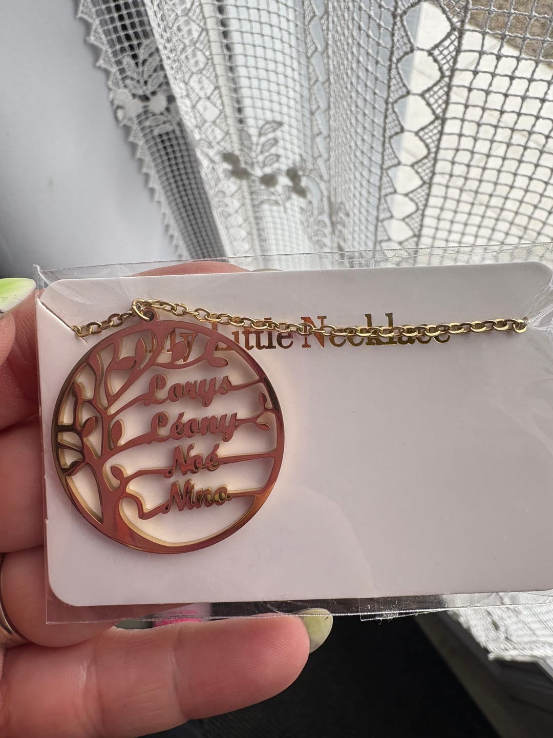 Customer photo review of Collier Prénom Arbre Généalogique - Arbre de vie