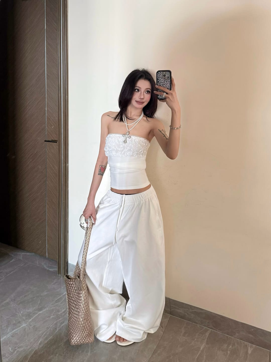 Customer photo review of ROVENTE Drawstring Wide-Leg Pants in White