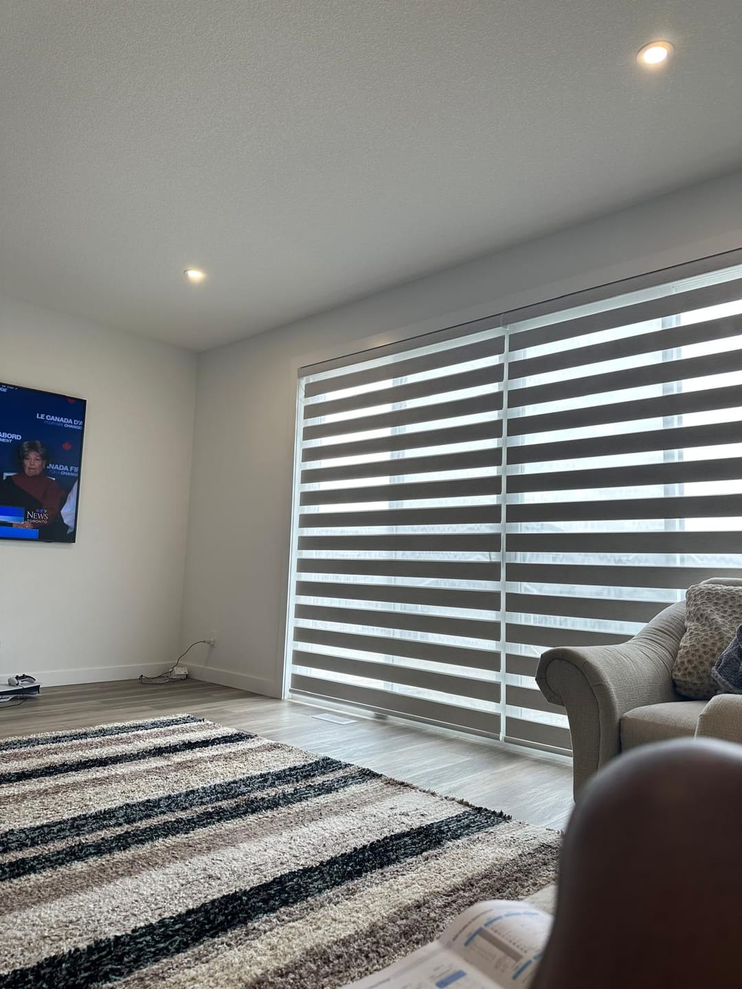 Customer photo review of SmartWings Motorized Zebra Shades 90% Blackout 95mm Astrid