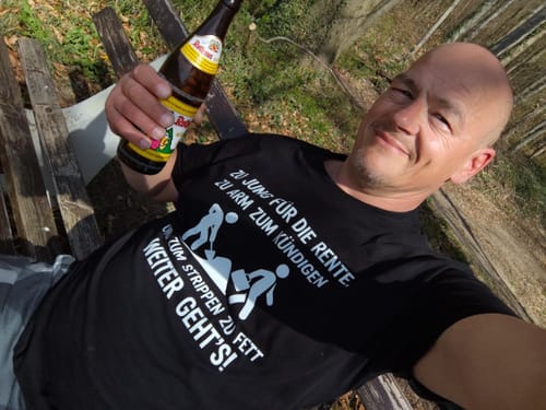 Customer photo review of ZUM STRIPPEN ZU FETT | Premium Shirt Unisex