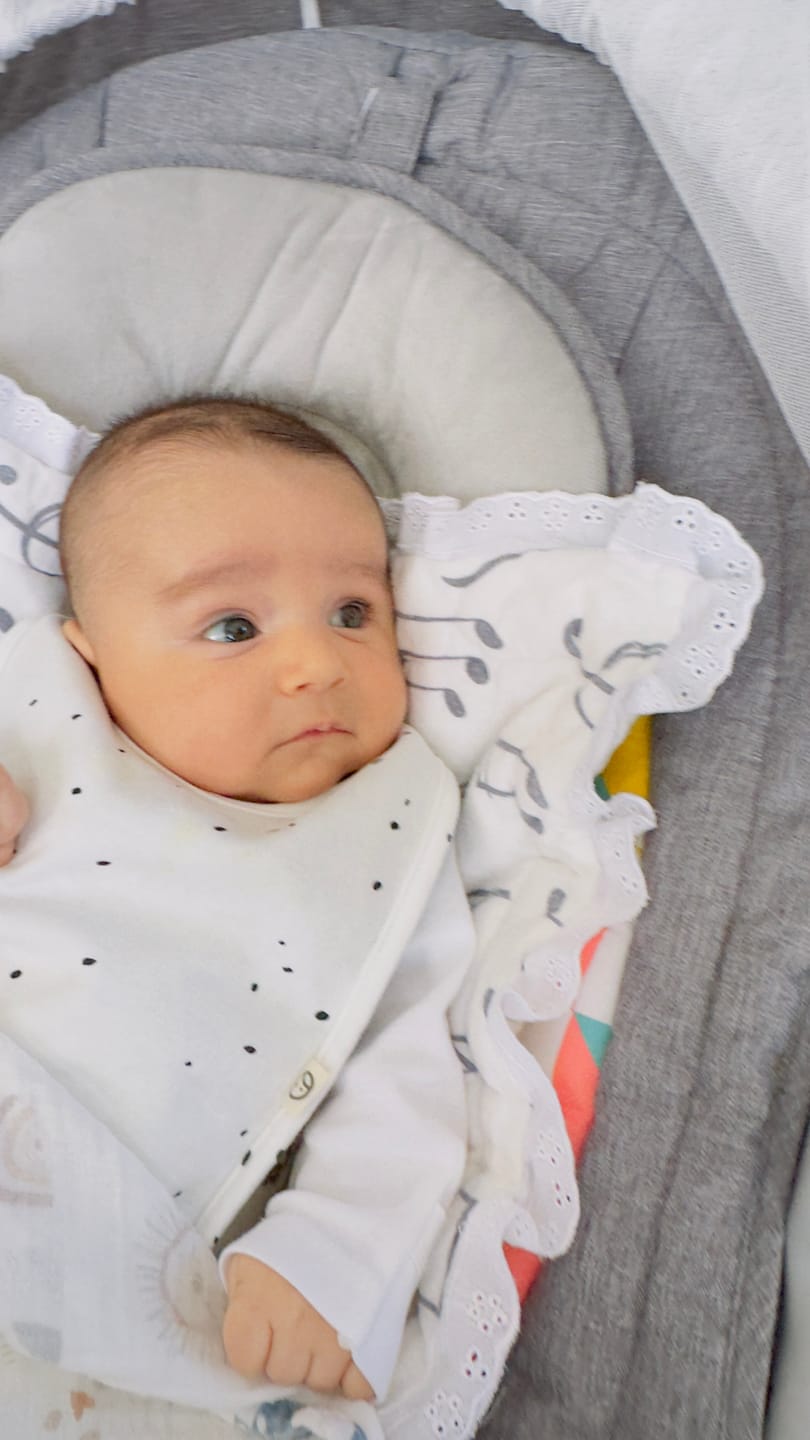 Customer photo review of Organik Pamuk Sıvı Geçirmez Cosmos Beyaz Mama Önlüğü