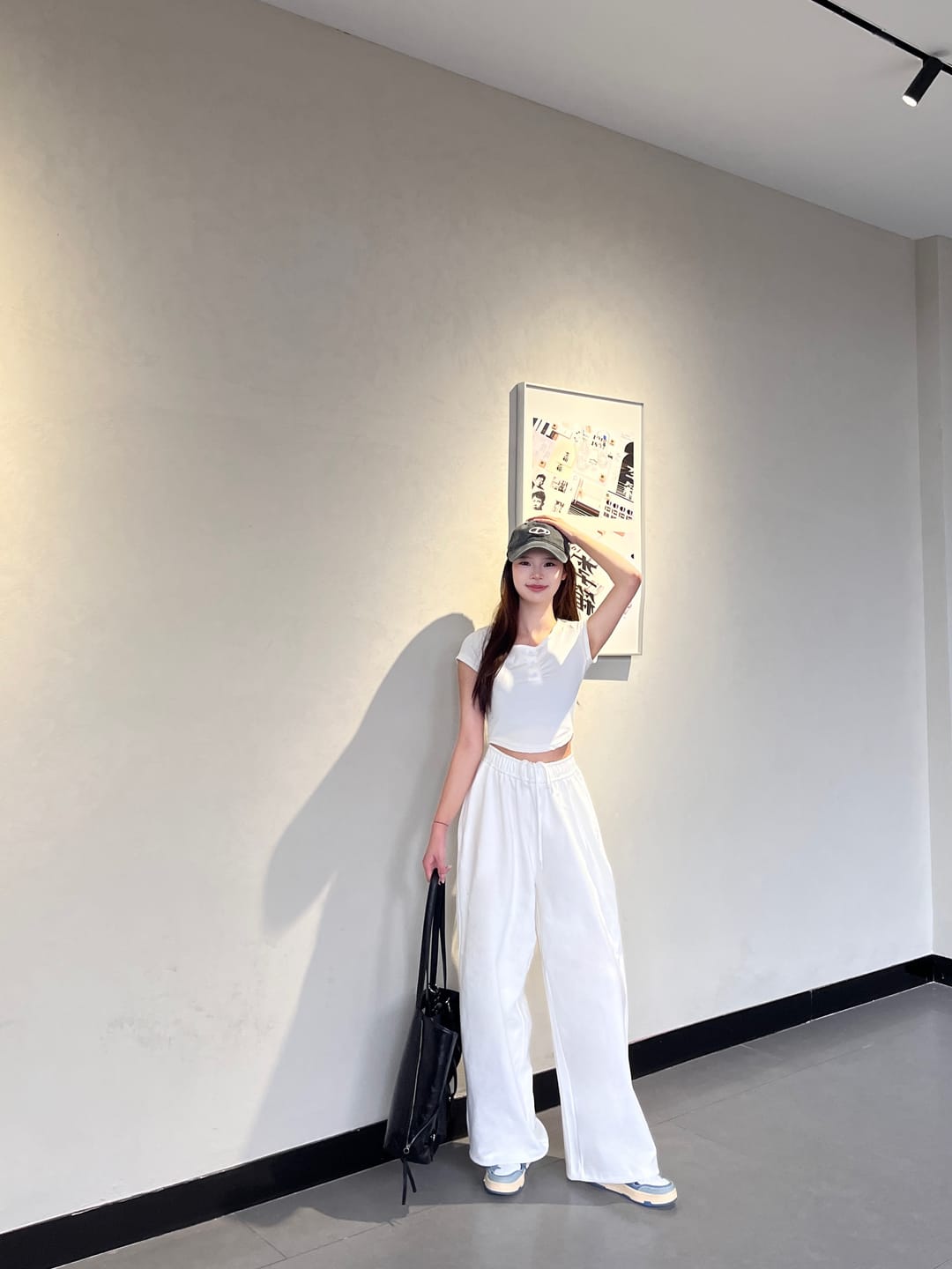 Customer photo review of ROVENTE Drawstring Wide-Leg Pants in White