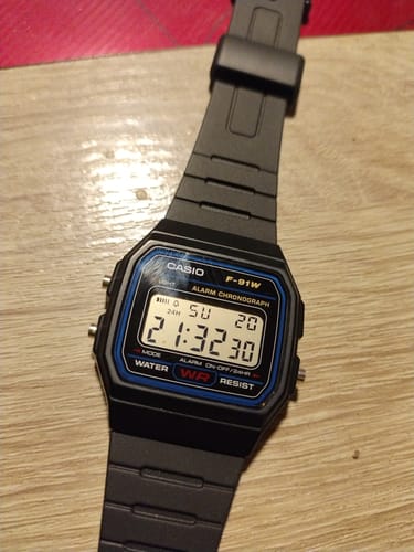Customer photo review of Reloj Casio Vintage F-91W-1DG Clásico Líneas Azules