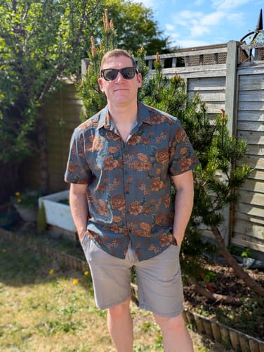 Customer photo review of Men's Vintage Floral Retro Button Up Blue Summer Holiday Short Sleeve Shirt