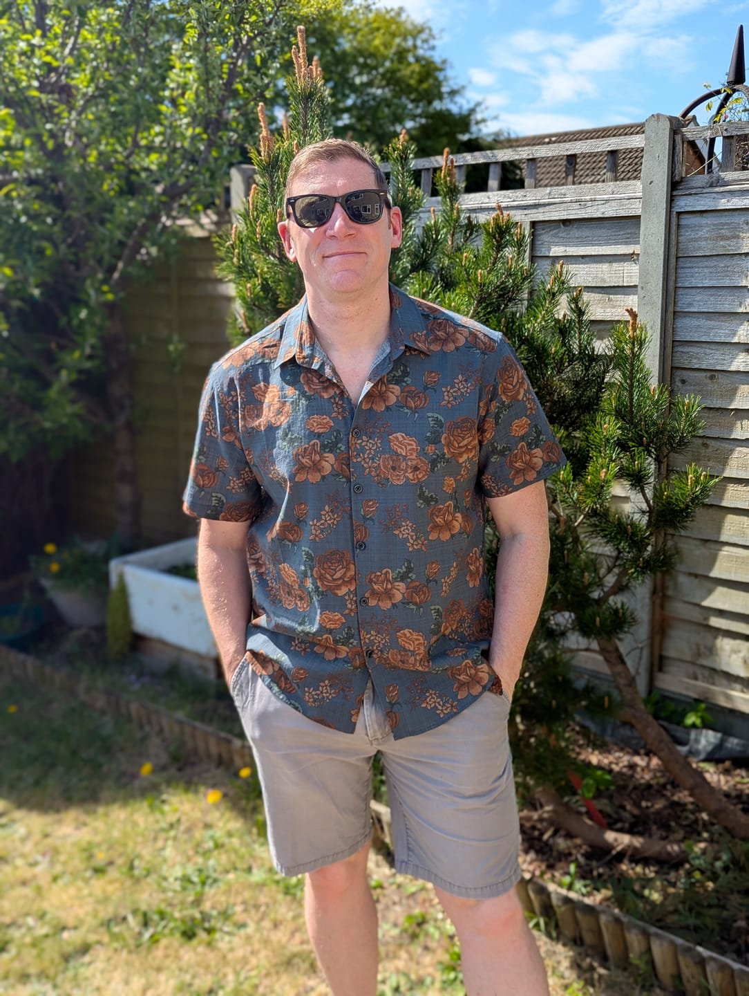 Customer photo review of Men's Vintage Floral Retro Button Up Blue Summer Holiday Short Sleeve Shirt