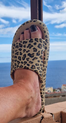 Customer photo review of HappyFlops Limited Editions