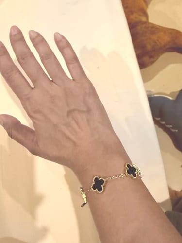 Customer photo review of WHITE CLOVER BRACELET - 18K GOLD-PLATED