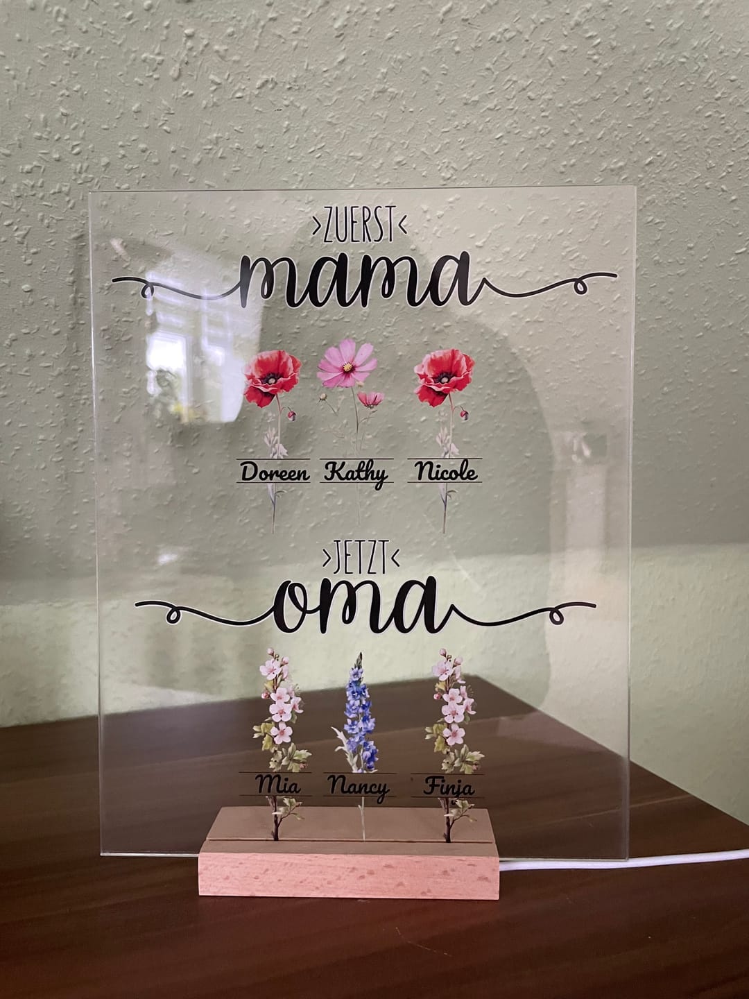 Customer photo review of Geburtstagsblumen Garten >Zuerst Mama Jetzt Oma< | Personalisiertes Acrylglas Muttertag