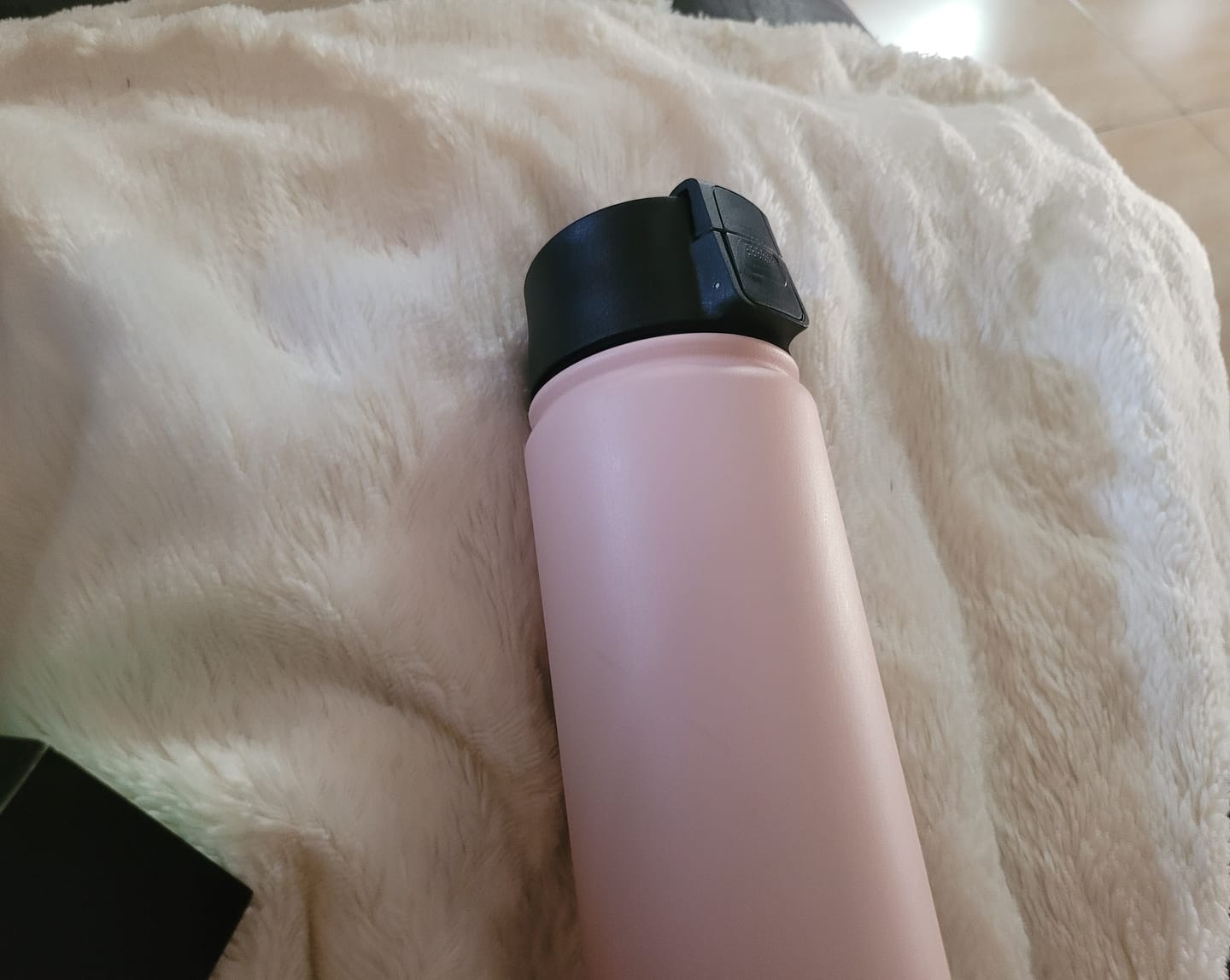 Customer photo review of DOZZE Water Bottle Push Open Lid